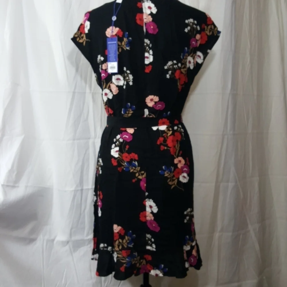 Popsugar tie waist dress in black falling floral mini summer